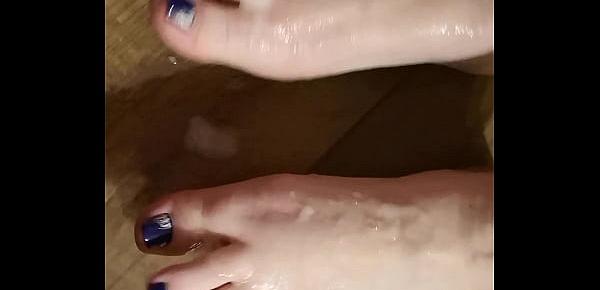  Cum on sexy blue toes